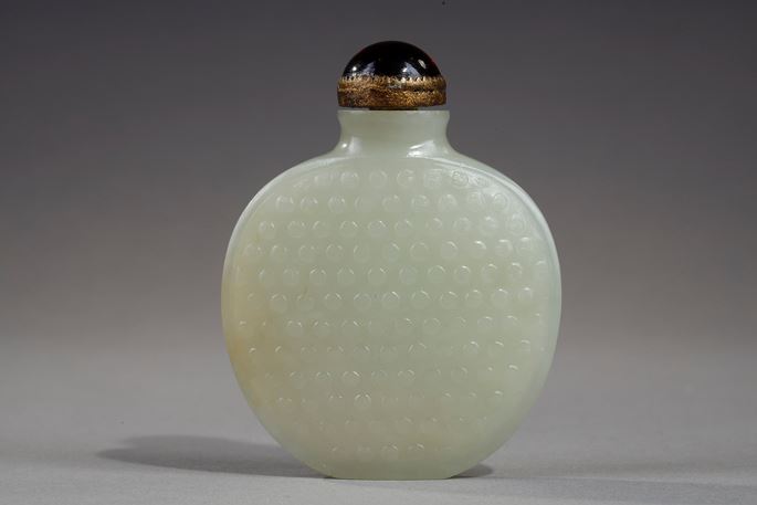 Snuff bottle of oval shape flattened jade nephrite celadon | MasterArt
